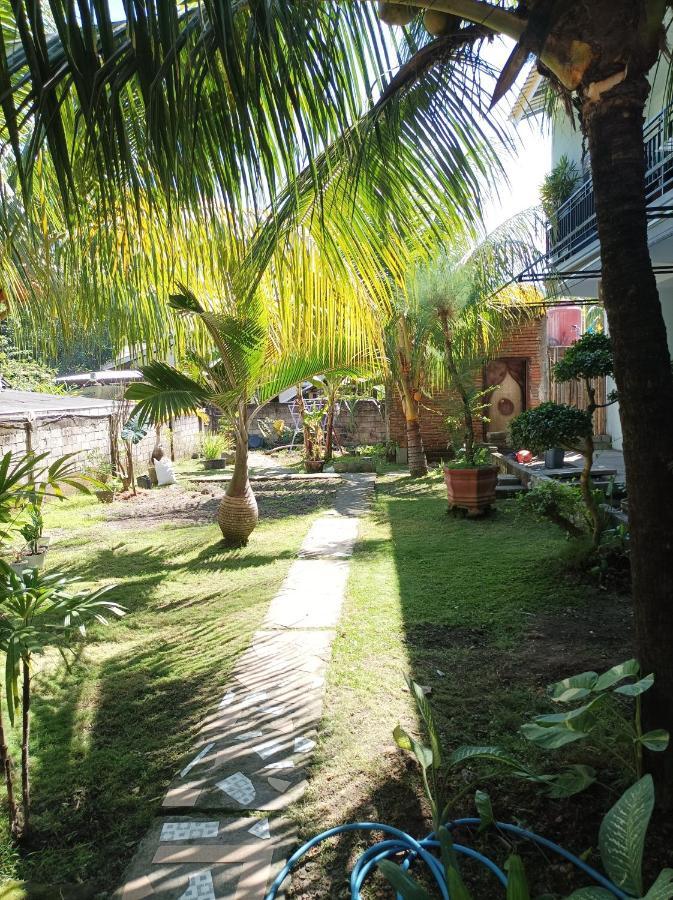 Merendeng Hostel Kuta Kuta  Exteriör bild