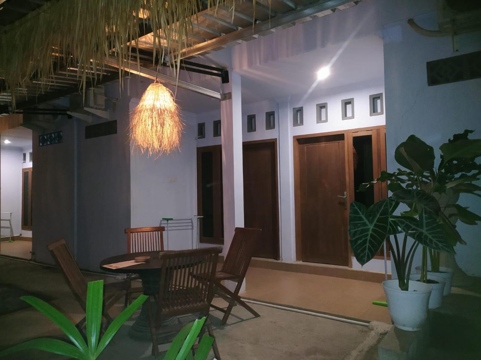 Merendeng Hostel Kuta Kuta  Exteriör bild